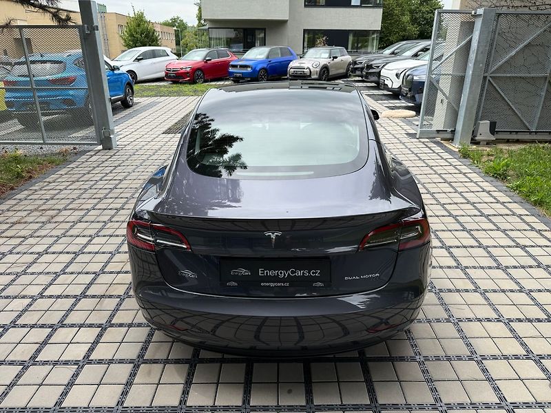 Tesla Model 3 REZERVACE - fotka 38 z 41