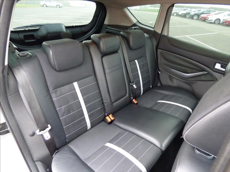Ford Kuga 2,0 TDCI, 4x4 - fotka 17 z 47