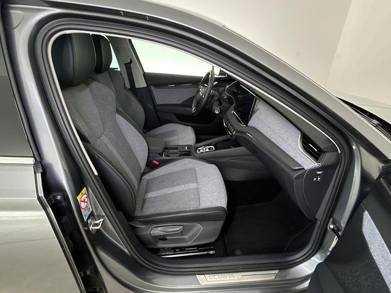 Škoda Octavia Top Selection DSG - fotka 9 z 29