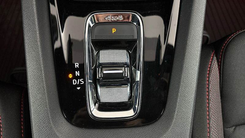 Škoda Octavia 2.0 TDI DSG 4x4 RS - fotka 23 z 28