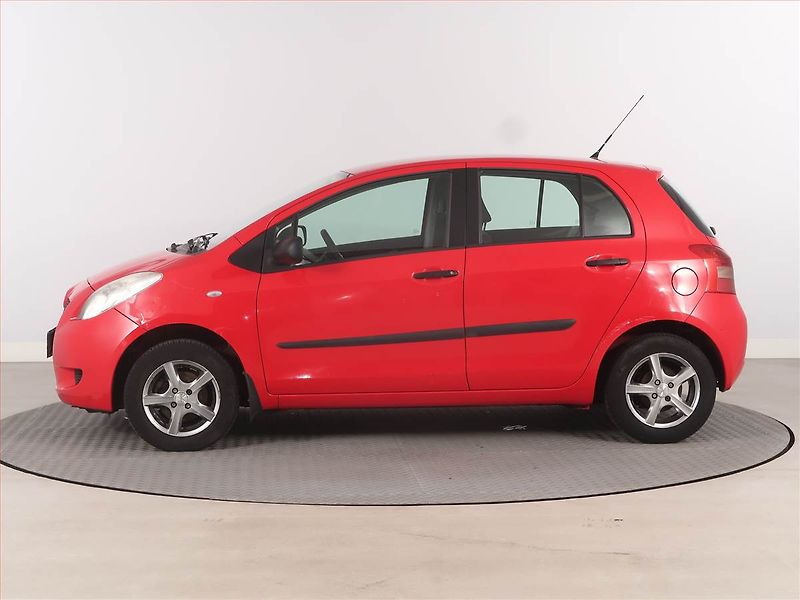 Toyota Yaris (2007) 1.0 VVT-i, po STK, Tažné - fotka 3 z 13