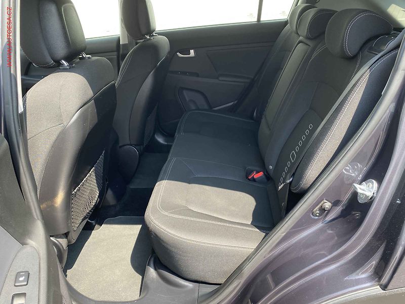 Kia Sportage (2014) 1.6 GDi, AC, TZ, navi - fotka 10 z 17