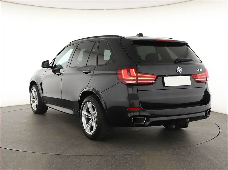 BMW X5 (2017) xDrive30d - fotka 4 z 22