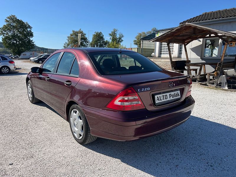 Mercedes-Benz Třídy C 2.0 CDI - fotka 12 z 14