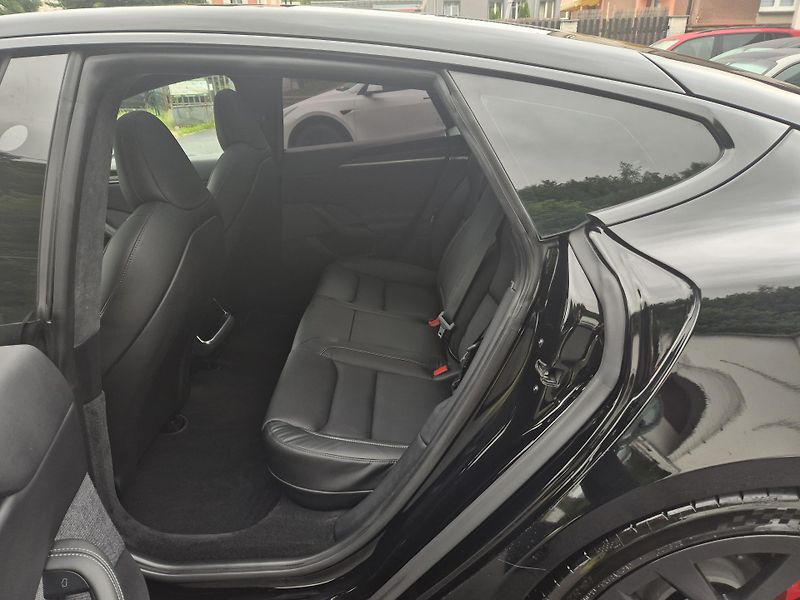 Tesla Model S PLAID PERFORMANCE - fotka 12 z 47