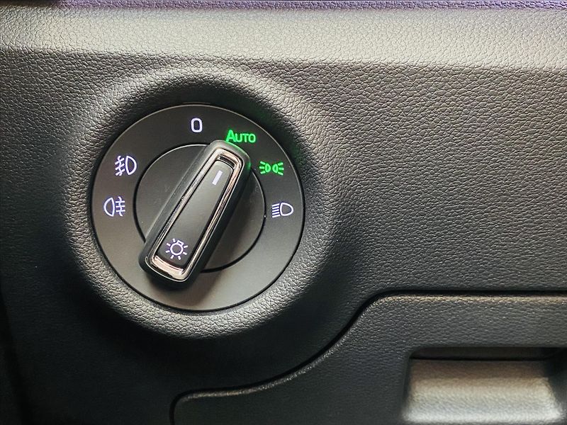 Škoda Scala 1,0 TSI 85kW Top Selection - fotka 21 z 28
