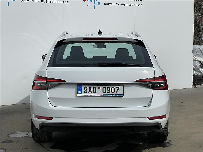 Škoda Superb 2,0 TDI DSG Combi Style Extra - fotka 23 z 24