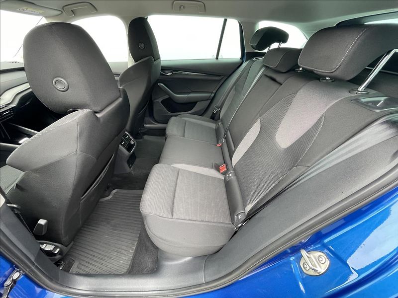 Škoda Octavia 2,0 TDI DSG Ambition Plus PDC - fotka 16 z 23