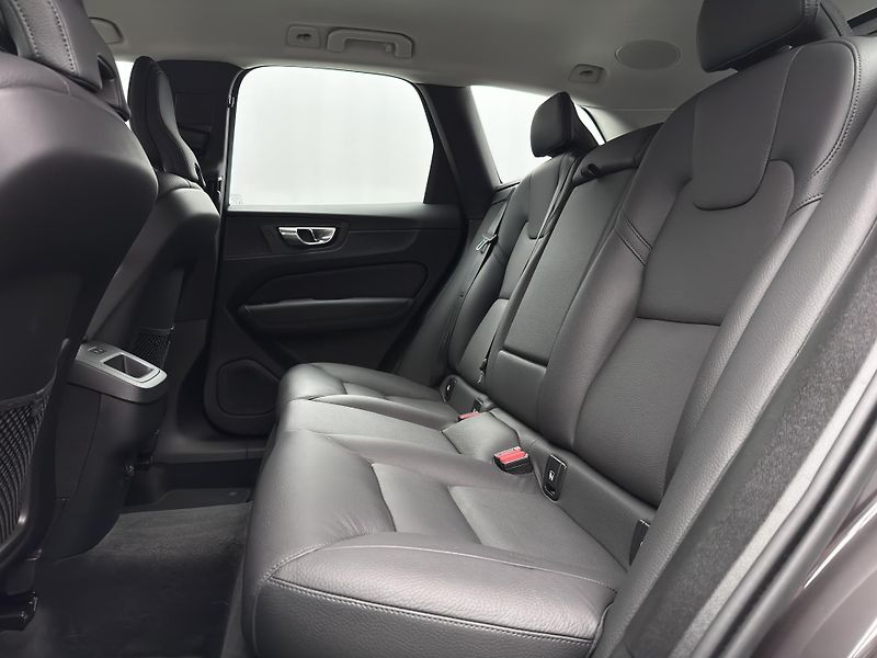 Volvo XC60 B5 AWD PLUS DARK CZ 1.maj - fotka 6 z 50