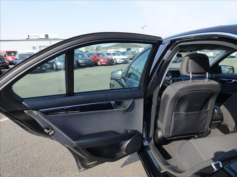 Mercedes-Benz Třídy C 2,2 CDI BlueEfficiency  180 CD - fotka 10 z 41