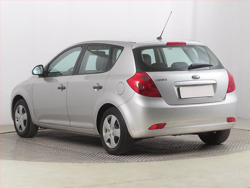 Kia Ceed (2008) 1.4 CVVT, po STK - fotka 4 z 15