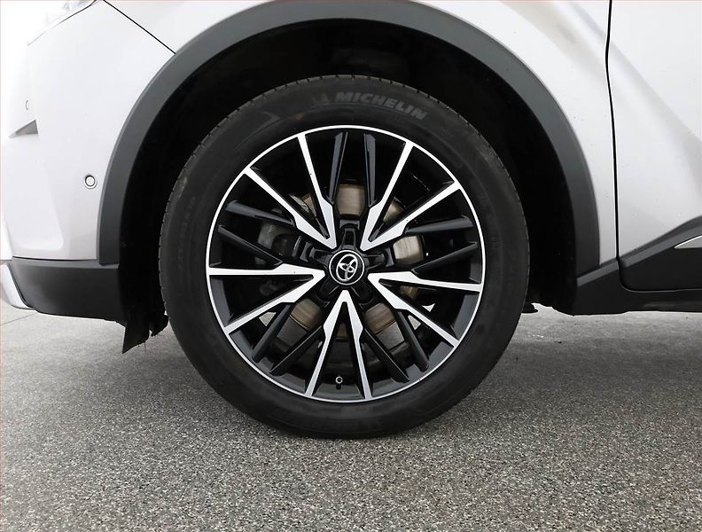 Toyota C-HR (2019) 1.2 Turbo - fotka 18 z 18