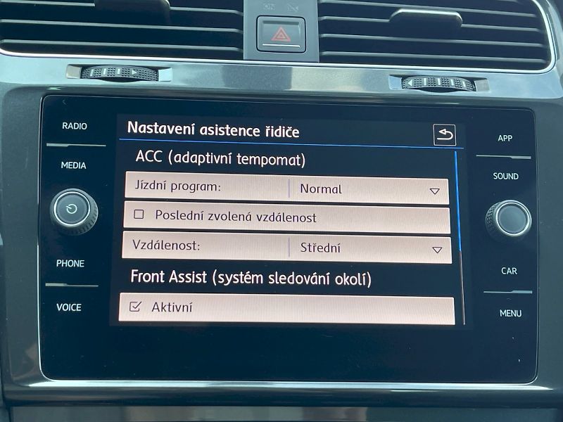Volkswagen Golf (2018) 1.4 TSI 92 kW Maraton Edition - fotka 15 z 35