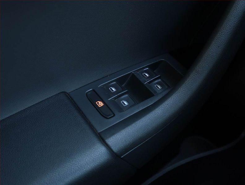 Škoda Rapid (2014) Spaceback 1.2 TSI, Tempomat - fotka 20 z 23