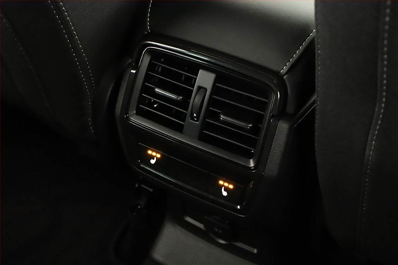 Škoda Karoq (2025) 1.5 TSI, SPORTLINE, AUTOMAT - fotka 12 z 17