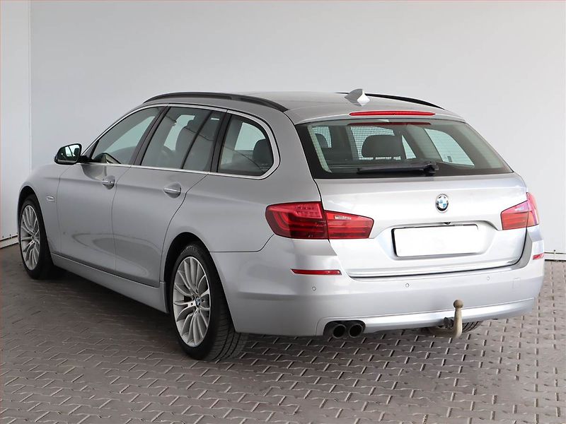BMW Řada 5 (2013) 530d xDrive, 4X4, Automat - fotka 4 z 27