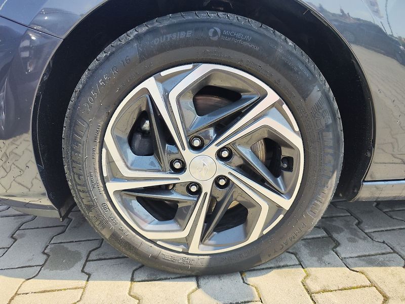 Hyundai i30 1.0 T-GDI/88kW Smart DCT - fotka 25 z 27