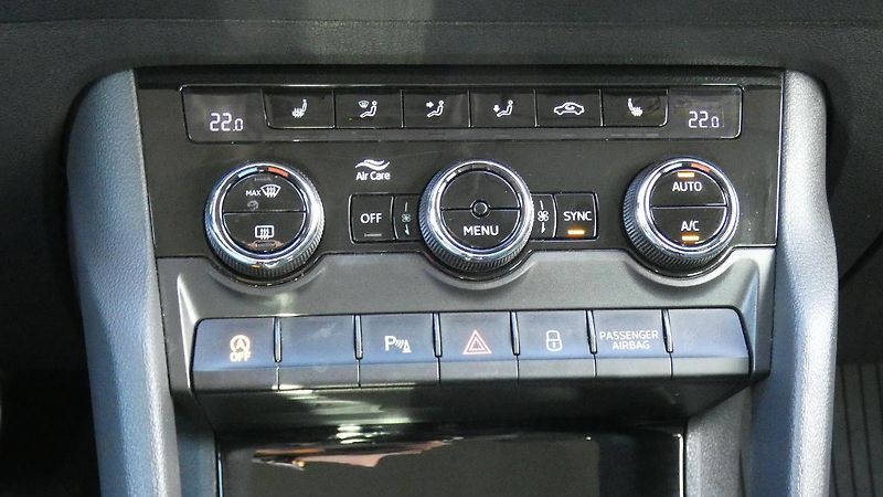 Škoda Karoq 2.0 TDI 110 kW Style 4x4 DSG - fotka 15 z 21