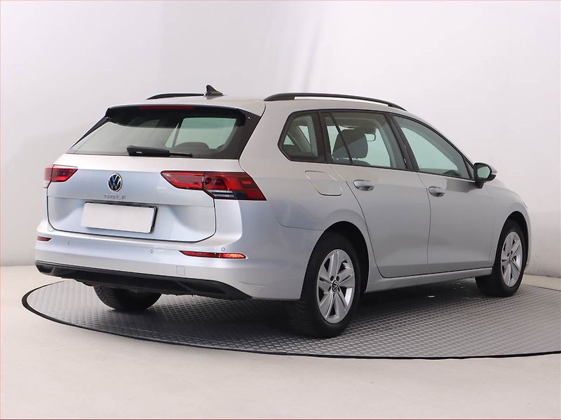 Volkswagen Golf (2024) Life 2.0 TDI - fotka 5 z 23