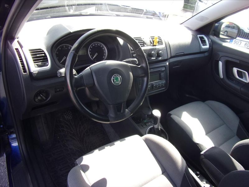 Škoda Fabia 1,4 16V Sport 63kW - fotka 16 z 23