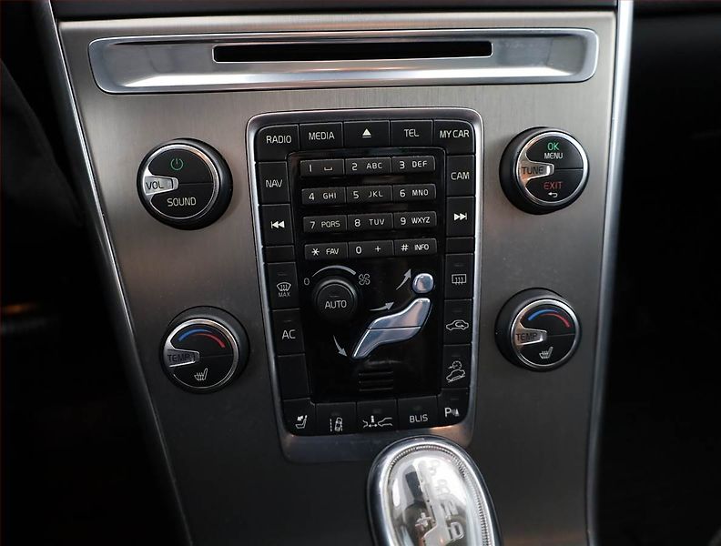 Volvo XC60 (2012) D5, 4X4, Automat, ČR,1.maj - fotka 10 z 16
