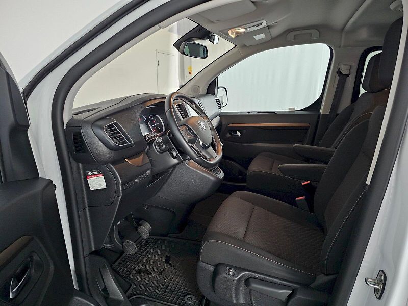 Toyota ProAce Verso (2024) 2.0D 106kW FAMILY COMFORT NAVI - fotka 6 z 33