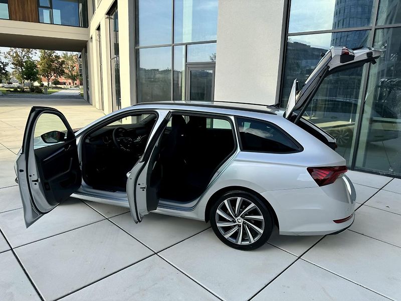 Škoda Octavia (2024) Sportline 2,0 TSI 140kW DSG4x4 - fotka 6 z 11