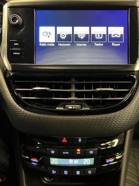 Peugeot 2008 1.2 PURE TECH ACTIVE - fotka 6 z 16