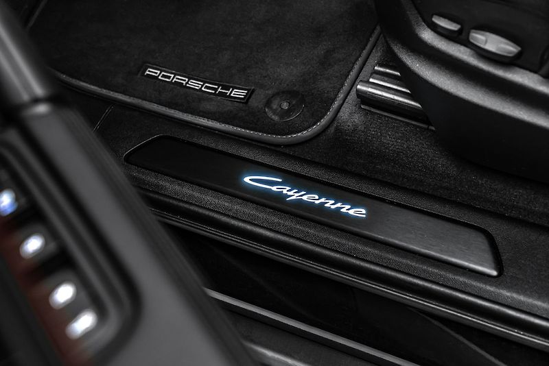 Porsche Cayenne black edition, soft Bose, PASM - fotka 21 z 26