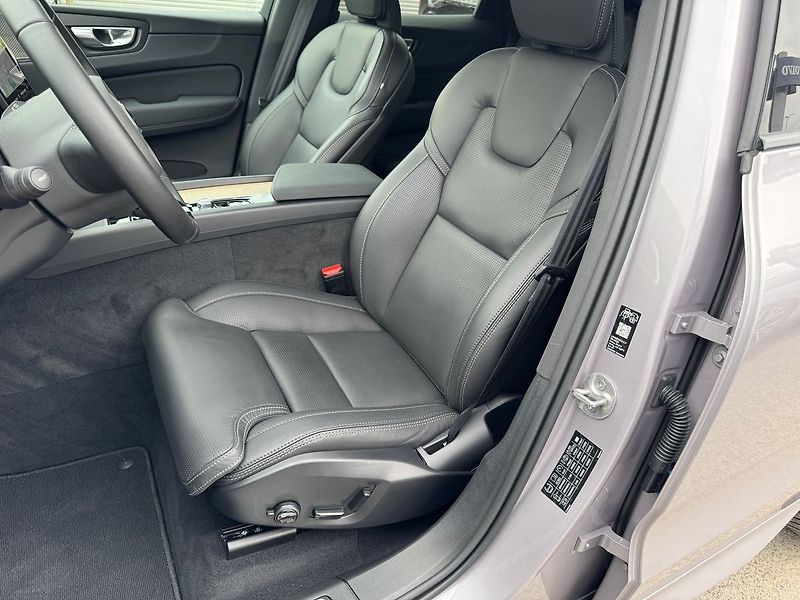 Volvo XC60 PLUS B5, 360°, VENTILACE - fotka 12 z 24