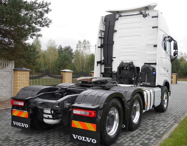 Volvo FH (2021) 16.650 6x4 tahač 100t EURO 6 - fotka 4 z 15