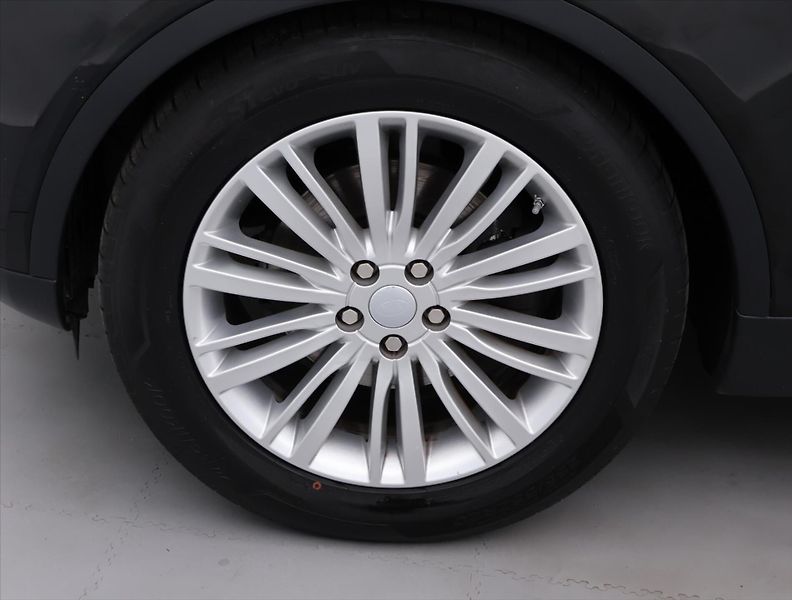 Land Rover Discovery 3,0 Td6 HSE Aut. 4WD DPH - fotka 24 z 31