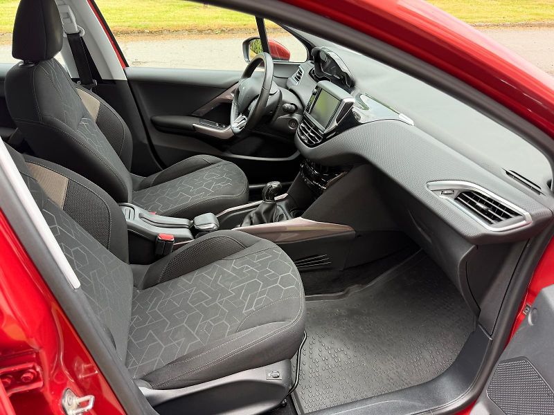 Peugeot 2008 1,2 PureTech / servis.kn./  - fotka 17 z 22