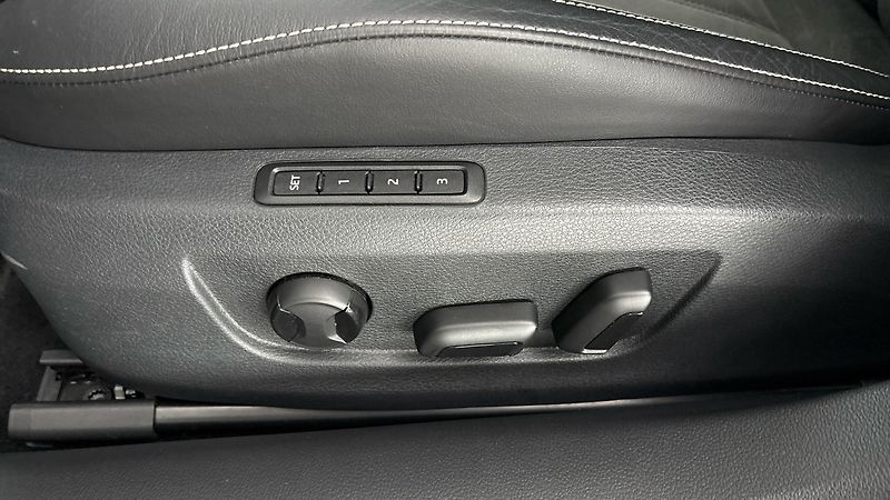 Škoda Superb 2.0 TDI DSG 4x4 Style Combi - fotka 22 z 30