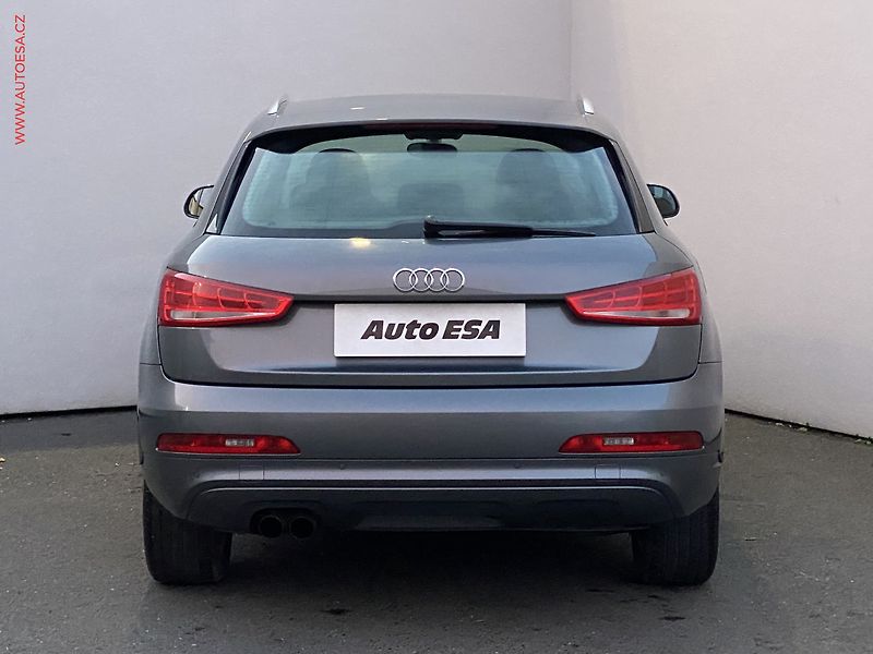Audi Q3 (2013) 2.0 TDi, AC, výhřev sed. - fotka 5 z 16
