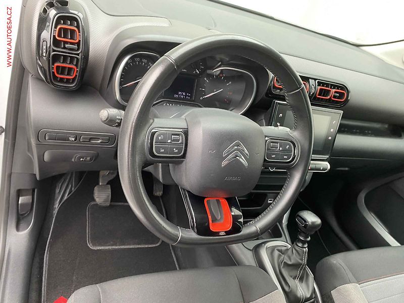 Citroën C3 Aircross (2018) 1.2 PT, Shine, navi, kamera - fotka 12 z 18