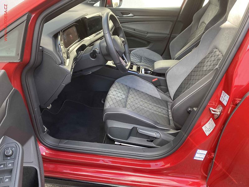 Volkswagen Golf (2023) 1.5 TSi, ČR, LED, navi, park - fotka 9 z 19
