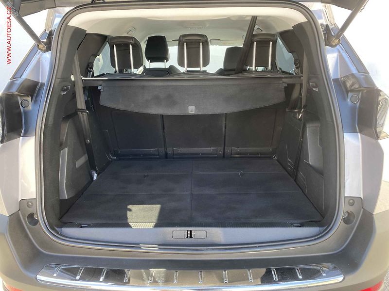 Peugeot 5008 (2022) 1.5 HDi, Allure, LED, kamera - fotka 7 z 17