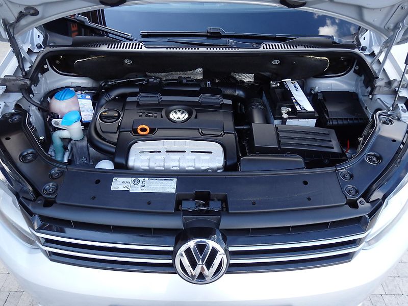 Volkswagen Touran 1,4TSi DIGI KLIMA, SERVIS KN - fotka 16 z 18