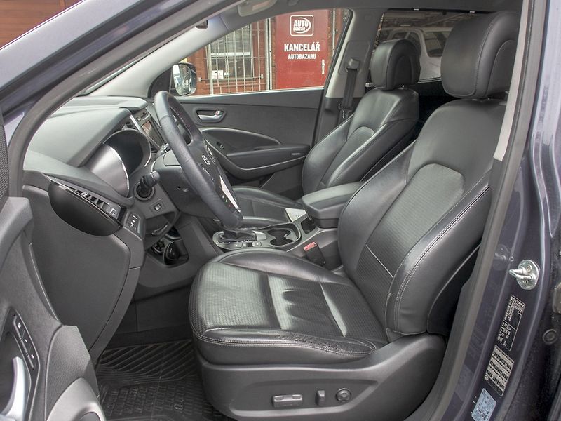 Hyundai Santa Fe (2013) ČR 11/13 2.2D 145KW – VÝBAVA - fotka 18 z 61