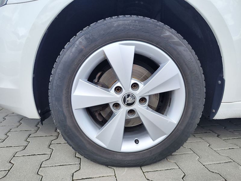 Škoda Octavia 1.6 TDI/81kW Elegance - fotka 28 z 28