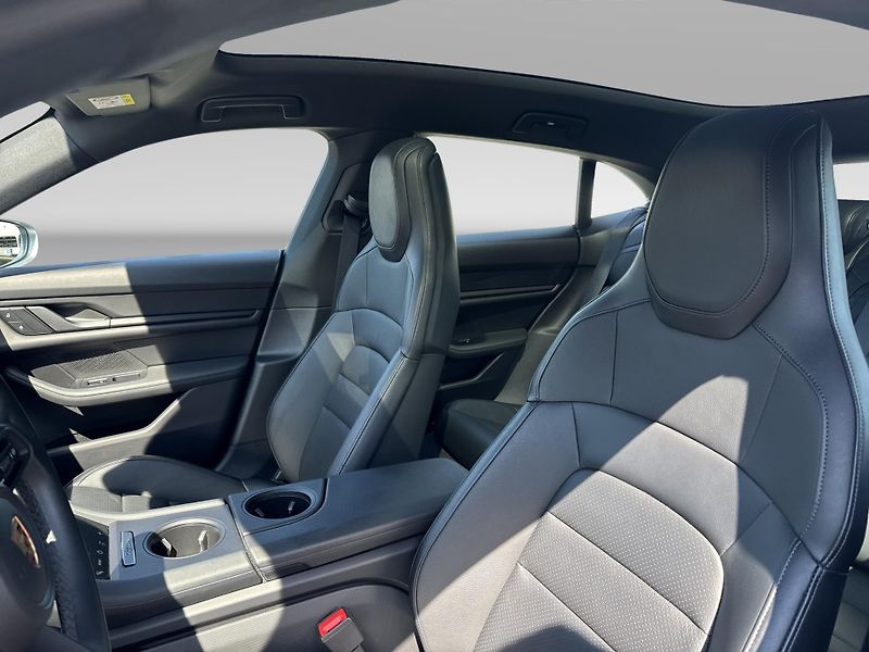 Porsche Taycan Sport Turismo - fotka 15 z 30