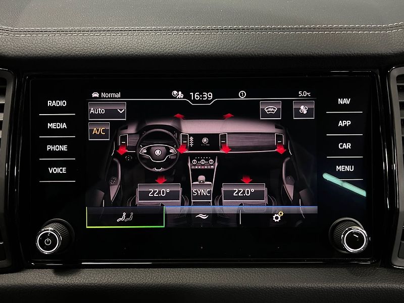 Škoda Kodiaq 2.0 TDI DSG 4X4 SPORTLINE, ACC - fotka 24 z 32