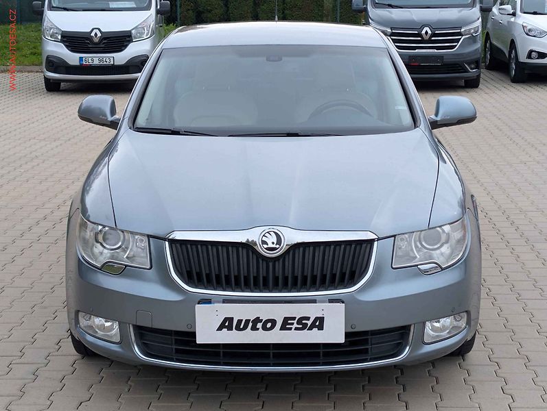 Škoda Superb (2009) 2.0 TDi, Elegance, DSG - fotka 2 z 21