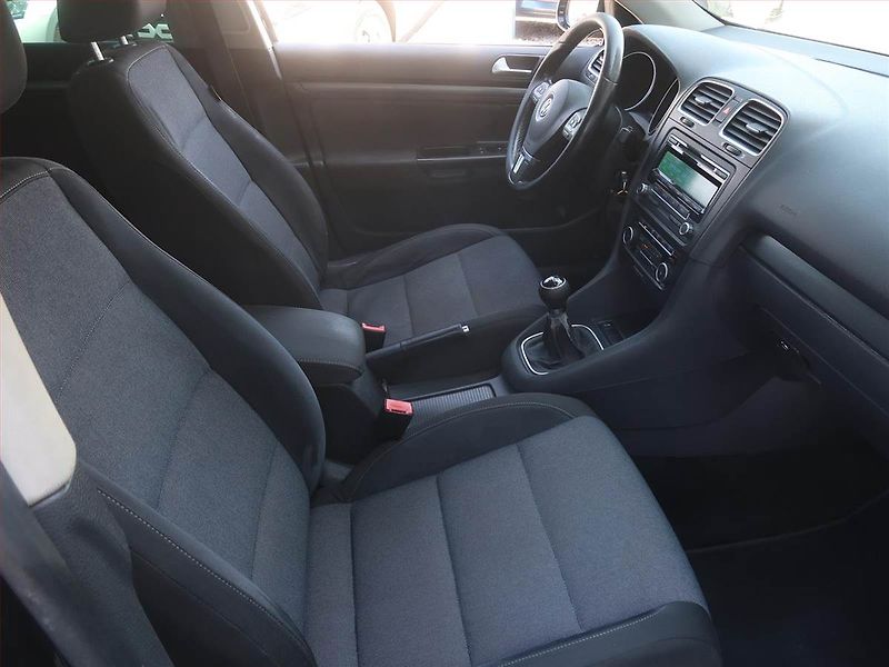 Volkswagen Golf (2011) 1.6 TDI, Serv.kniha, Tempomat - fotka 9 z 14