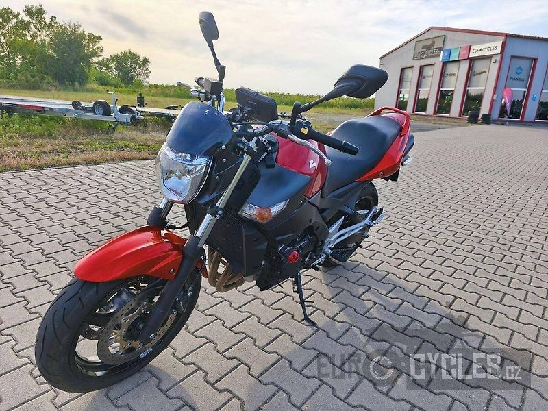Suzuki GSR 600 (2008) - fotka 4 z 11