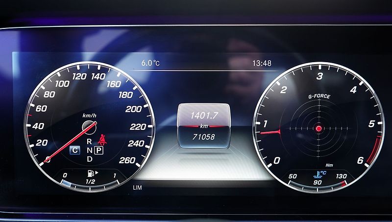 Mercedes-Benz Třídy E E 300d AMG Avantgarde/245 PS - fotka 27 z 34
