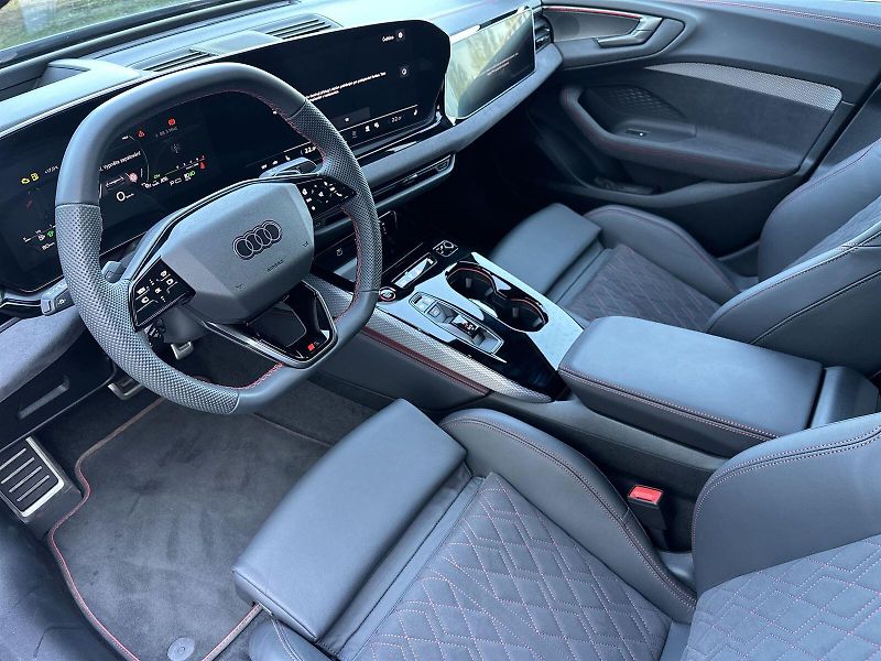 Audi A5 (2025) e-hybrid quattro AT - fotka 8 z 36