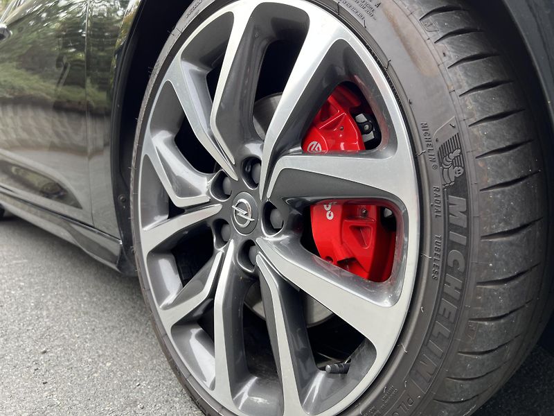 Opel Insignia Grand Sport GSI 2.0CDTI 154kW - fotka 23 z 26