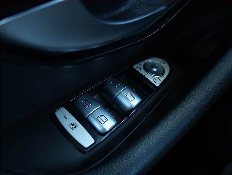 Mercedes-Benz Třídy E (2017) E 220 d - fotka 20 z 27